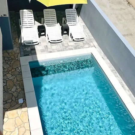 Sun N' Fun Apartments With Pool Novalja Exterior photo