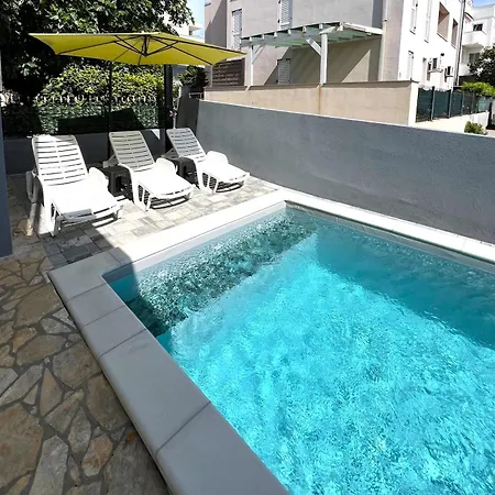 Sun N' Fun Apartments With Pool Novalja Exterior photo
